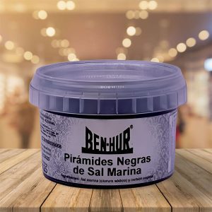 Descubre el tesoro oculto de las Pirámides Negras de Sal Marina Ben-Hur. Esta sal marina premium, cuidadosamente seleccionada y presentada en forma de pirámides negras, añadirá un toque de elegancia y sabor único a tus platos. Con su textura crujiente y su sabor intenso, estas pirámides de sal se deshacen en tu paladar, realzando cada bocado con un equilibrio perfecto de salinidad y frescura. La Sal Marina Ben-Hur es conocida por su pureza y su origen natural, recolectada de las aguas cristalinas del océano. Las Pirámides Negras son un verdadero deleite visual y sensorial que transformará tus platos en obras maestras culinarias. Espolvoréalas sobre carnes, pescados, ensaladas o platos gourmet para agregar un toque de sofisticación y resaltar los sabores naturales de tus ingredientes. Descubre la calidad excepcional y la versatilidad de las Pirámides Negras de Sal Marina Ben-Hur y lleva tus creaciones culinarias a un nuevo nivel de exquisitez. ¡Sumérgete en la experiencia de la sal marina de lujo y déjate seducir por el encanto de las Pirámides Negras de Sal Marina Ben-Hur!"""